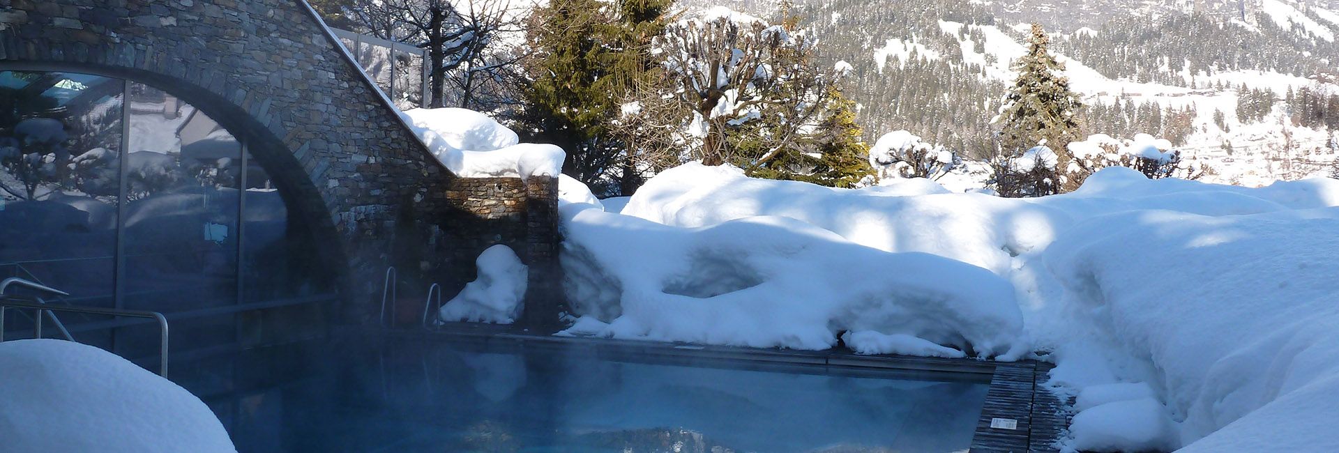 Beheizter Pool im Wellnesshotel Cresta Flims, Schweiz